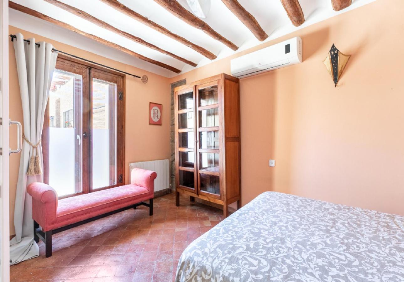 Apartamentos Vino Tinto Y Restaurante Tomate Rosa Adahuesca Extérieur photo